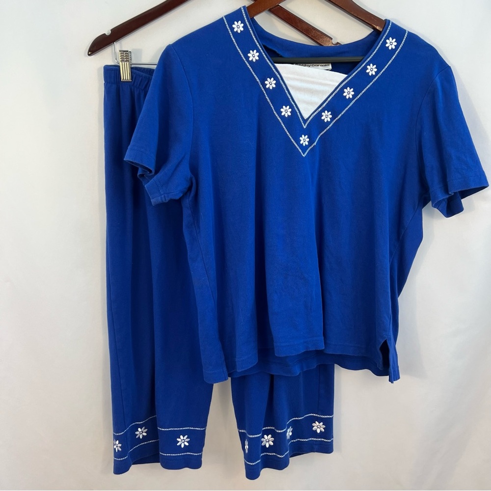 Cathy Daniels Outfit Top & Capri Pants Size L Large Blue Embroidered Floral